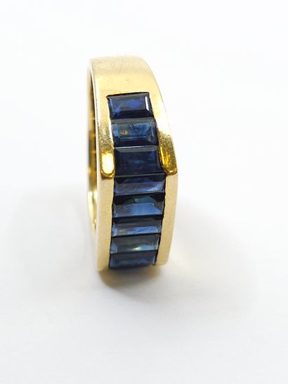 RING in yellow gold 750° set with calibrated...