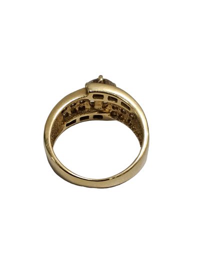 BAGUE en or jaune 750° ornée d'un diamant...