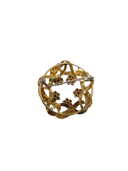 BROCHE en or jaune 750° à décor floral ornée...