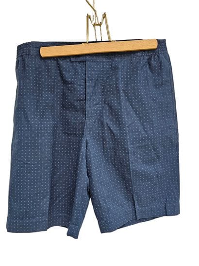 HERMES
Veste grise à carreaux
Taille 54
T-shirt...