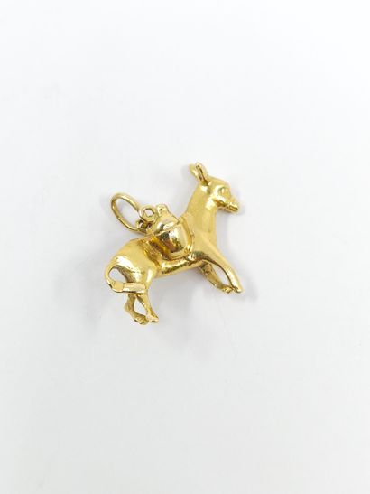 PENDENTIF en or jaune 750° représentant un...