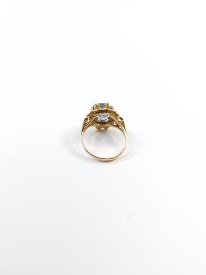BAGUE en or jaune 750° ornée d'une topaze...