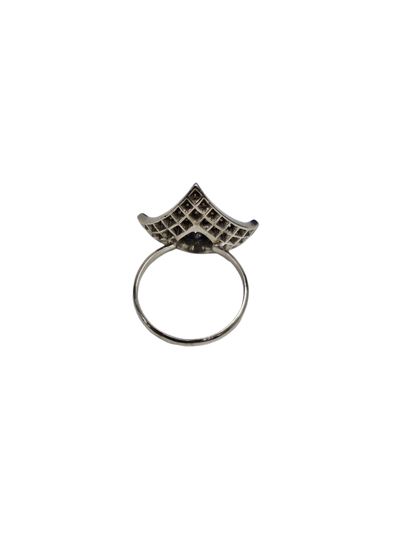 IMPORTANTE bague fleur en or gris 750°, le...