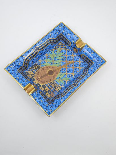 HERMES PARIS
Cendrier en porcelaine de forme...