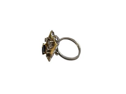 BAGUE en or deux tons composée de deux plateaux...