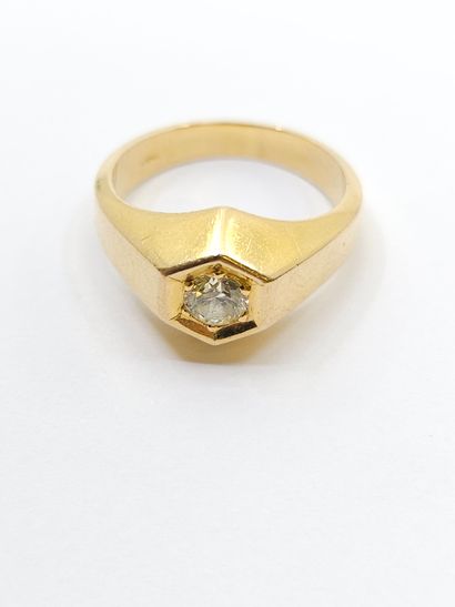 CHEVALIERE RING in 750° yellow gold set with...