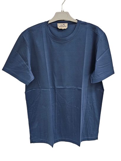 HERMES
Polo beige
Taille XL
Polo bleu
Taille...