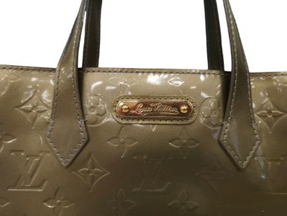 LOUIS VUITTON WILSHIRE
Green patent leather...