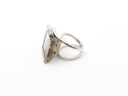GAREL Jean-Marc 
Importante bague en or gris...