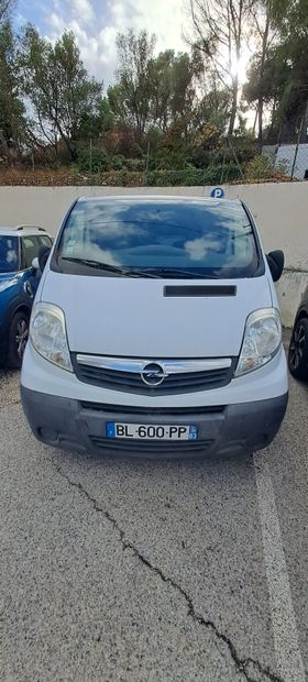 Véhicule OPEL Modèle VIVARO de couleur blanche
Immatriculé...