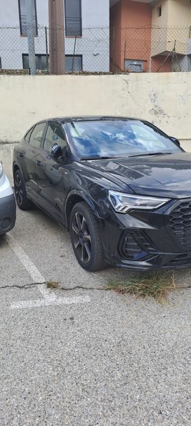 Véhicule AUDI Modèle Q3 SPORTBACK, de couleur...