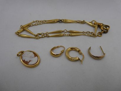 3 Earrings 18kt Gold 1,36 g damaged 1 Pendant...