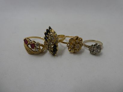 3 Rings 18kt gold and stones 15,09g 1 Ring...