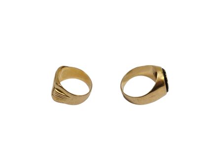 Two signet rings in 750° yellow gold 
Gross...