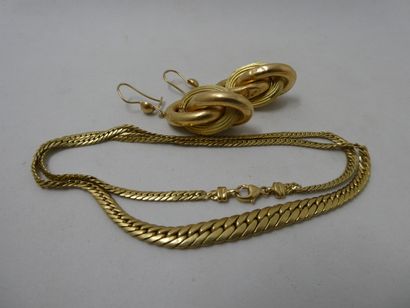 1 Necklace Gold 18kt 6,28g 1 Pair of damaged...
