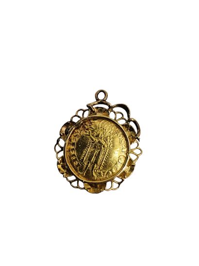 Pendant adorned with a 750 yellow gold medal...