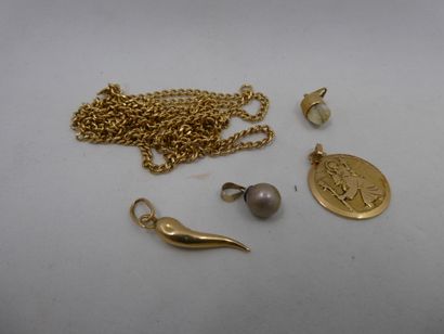 1 Gold chain 18kt 13,32g damaged 1 Pendant...