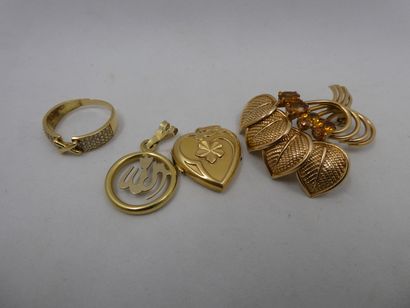 1 Ring 18kt Gold and stones 2,47g 2 Pendants...