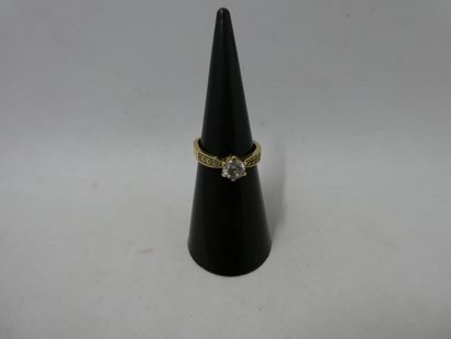 1 Ring 18kt gold and stones 2.73g damaged...