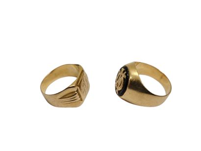 Two signet rings in 750° yellow gold 
Gross...
