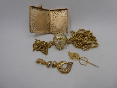 1 Ring 18kt Gold and stones 6,17g 1 Necklace...