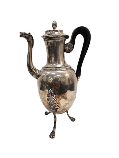 CAFETIERE en argent 925 à corps ovoide tripode,...