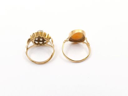 LOT de deux bagues en or jaune 750° dont...