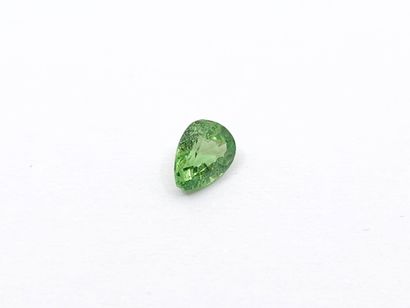 GRENAT tsavorite green de taille poire, 	Tanzanie,...