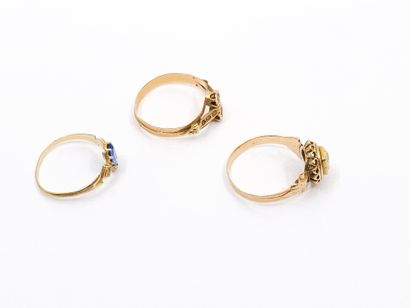 LOT de trois bagues de jeune fille en or...