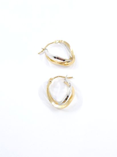 PAIRE de boucles d'oreilles en or 9kt
Poids...