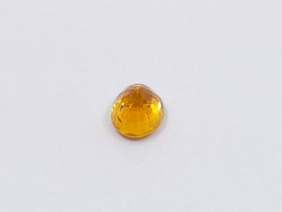 SAPHIR yellowish orange , ovale , Thailand...