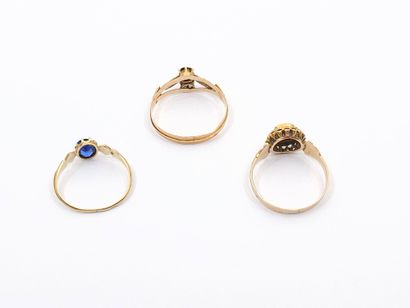 LOT de trois bagues de jeune fille en or...