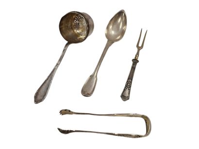 ENSEMBLE DE COUVERTS en argent comprenant...