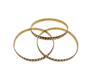 TROIS BRACELETS en or jaune 750° 
Poids :...