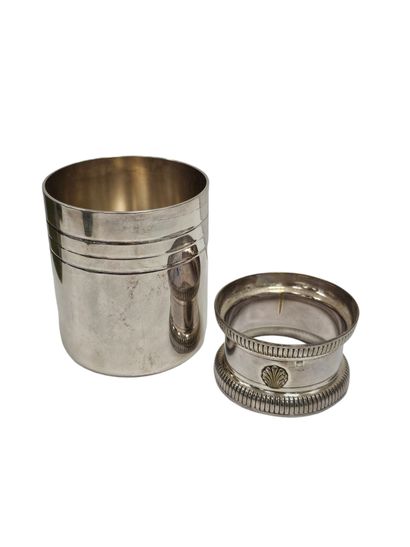 CHRISTOFLE
Timbale en métal argenté 
On y...