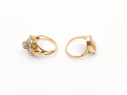 LOT de deux bagues en or jaune 750° dont...
