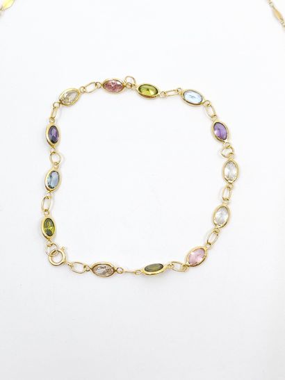Collier en or jaune 750°
Poids: 2.5g
Bracelet...