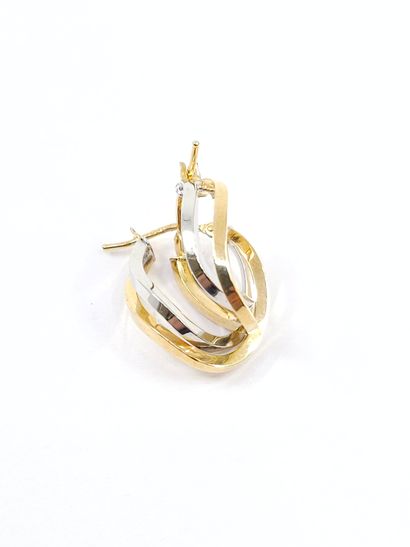 PAIRE de boucles d'oreilles en or 9kt
Poids...