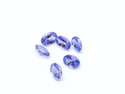 SIX TANZANITES violet blue IF de forme ovale,...