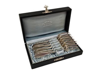 SIX FOURCHETTES A GATEAU en argent
Dans un...