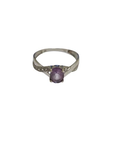 BAGUE en or blanc 750° sertie d'une améthyste
Poids...