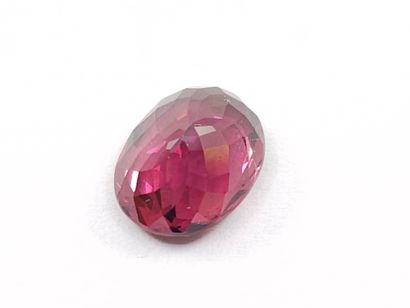 GRENAT purplish pink rhodolite VS , ovale...