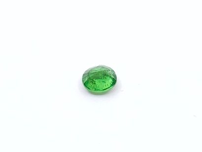 GRENAT tsavorite green de forme ovale, 	Tanzanie	,...