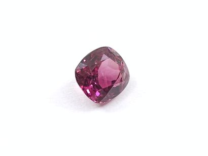 GRENAT purplish pink rhodolite , coussin...