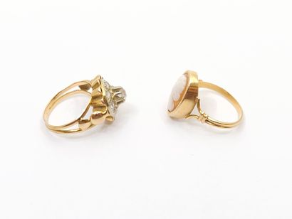 LOT de deux bagues en or jaune 750° dont...