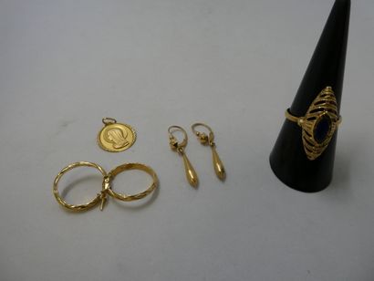 2 Pairs of earrings 18kt Gold 2,33g 1 Pendant...