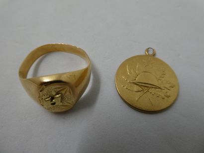 1 Ring Gold 18kt 4,53g damaged 1 Pendant...