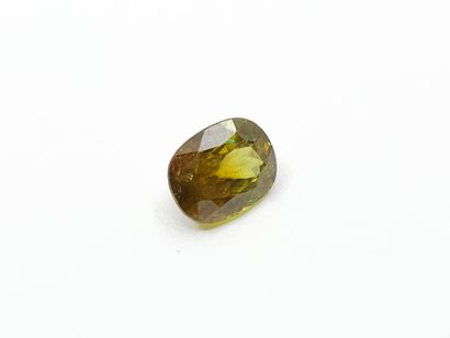 SPHENE yellowish green , oval , Madagascar...
