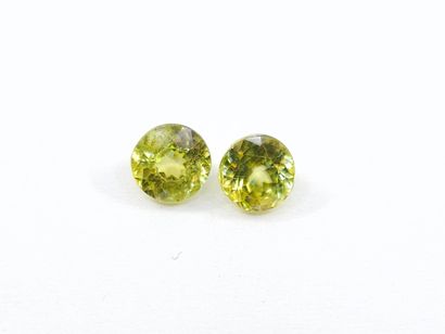 SPHENE yellowish green Nbr 2 , rond , Madagascar...
