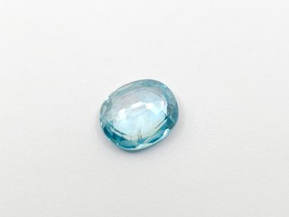 ZIRCON gentle heat blue Cambodge oval 10.2...